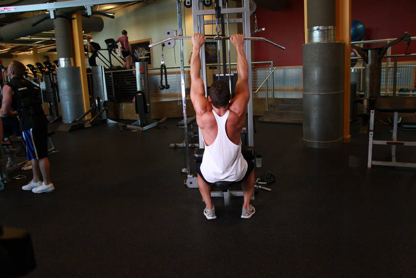 Close-Grip Front Lat Pulldown